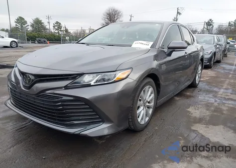 2020 Toyota Camry Le z USA, uszkodzony, nr VIN 4T1L11AK7LU953684